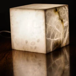 Lampada da tavolo Aura Cube in Alabastro