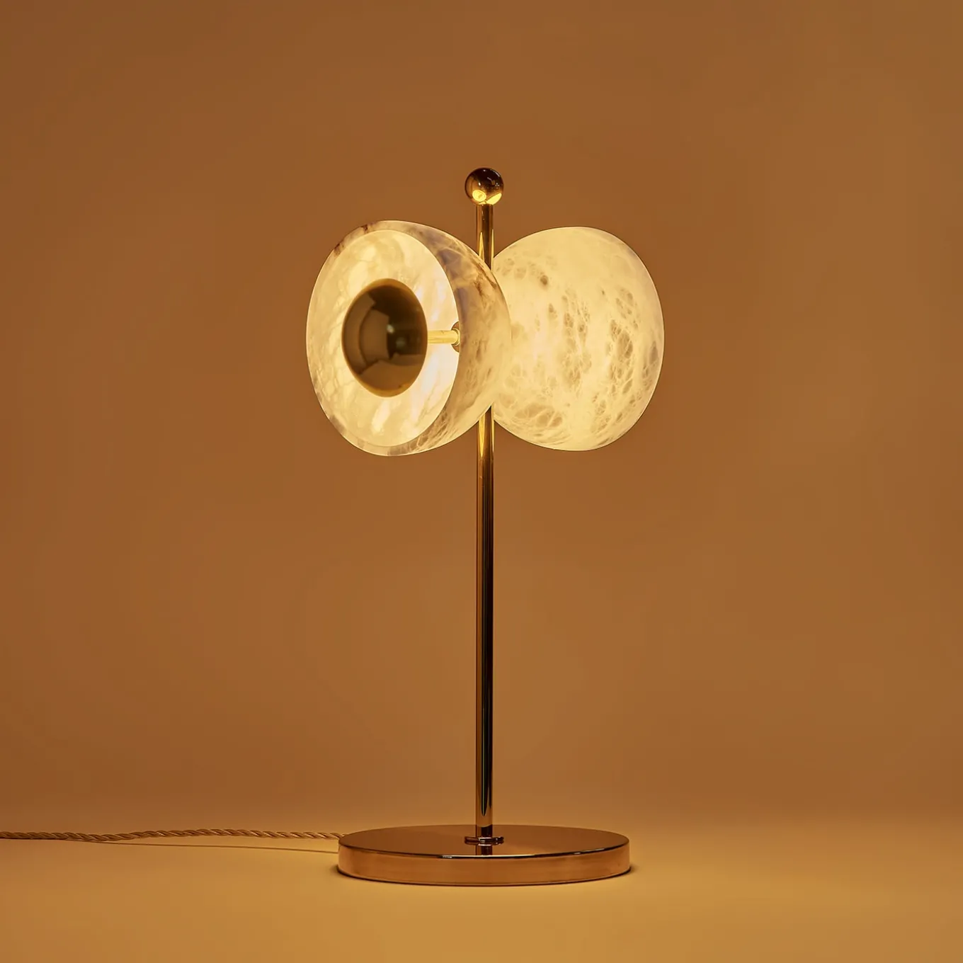 Lampada da tavolo "Butterfly" in ottone lucido e alabastro