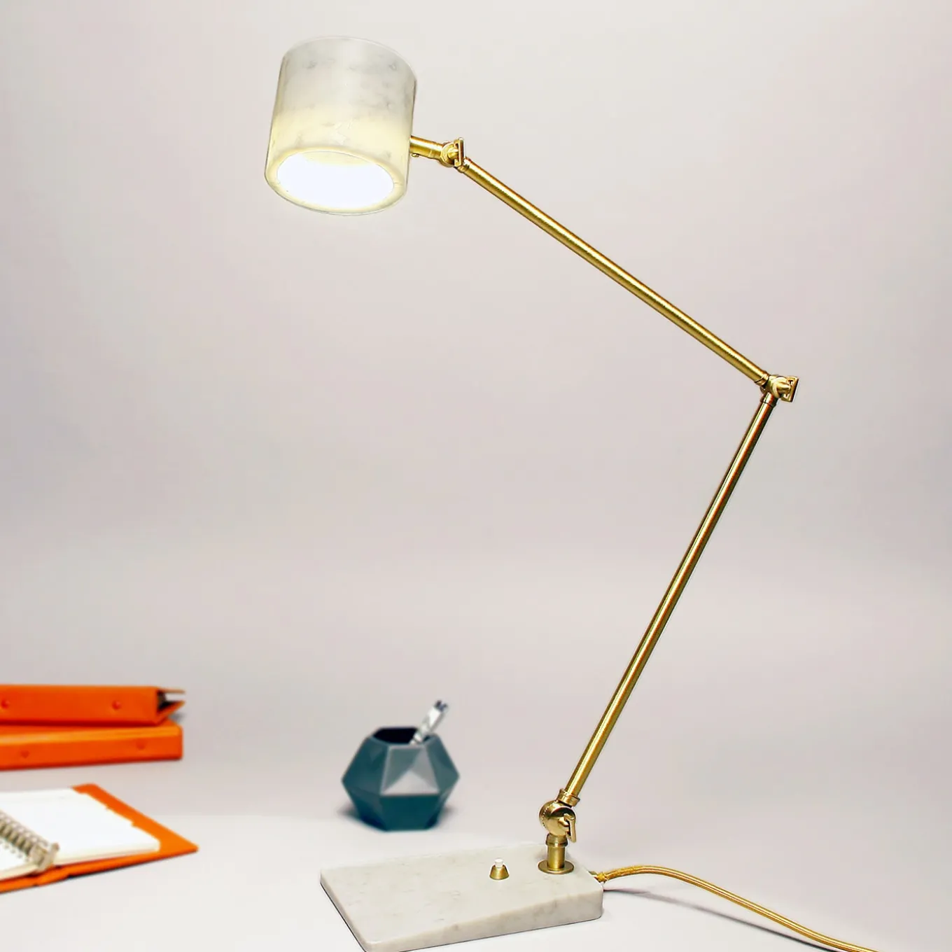 Lampada da tavolo "Flamingo" in marmo di Carrara