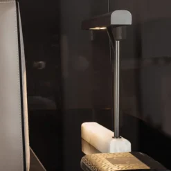 Lampada da tavolo in giada brunita e onice