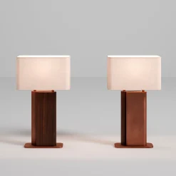 Lampada da tavolo in legno e metallo