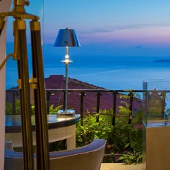 Lampada da tavolo Kuma S Chrome di Michele Bönan