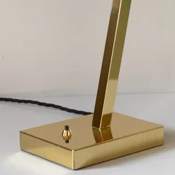 Lampada da tavolo "Offset" in ottone lucido