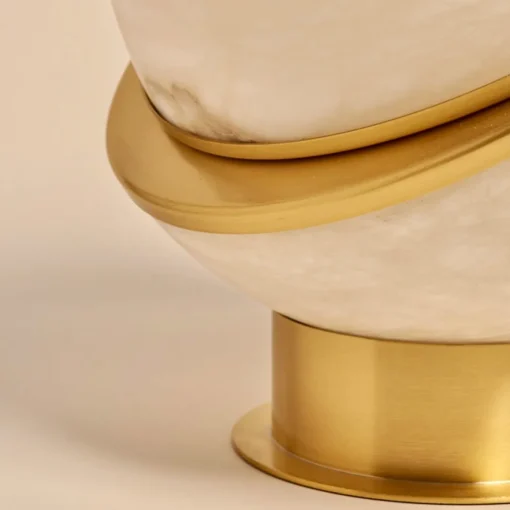 Lampada da tavolo "Offset Globe" in ottone satinato