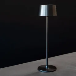 Lampada da Tavolo Ricaricabile Mina in Metallo con Finitura Antracite