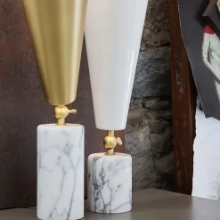 Lampada da tavolo Vox Alta di Lorenza Bozzoli in marmo di Carrara