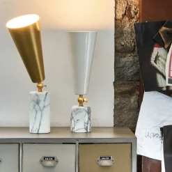 Lampada da tavolo Vox Alta di Lorenza Bozzoli in marmo di Carrara