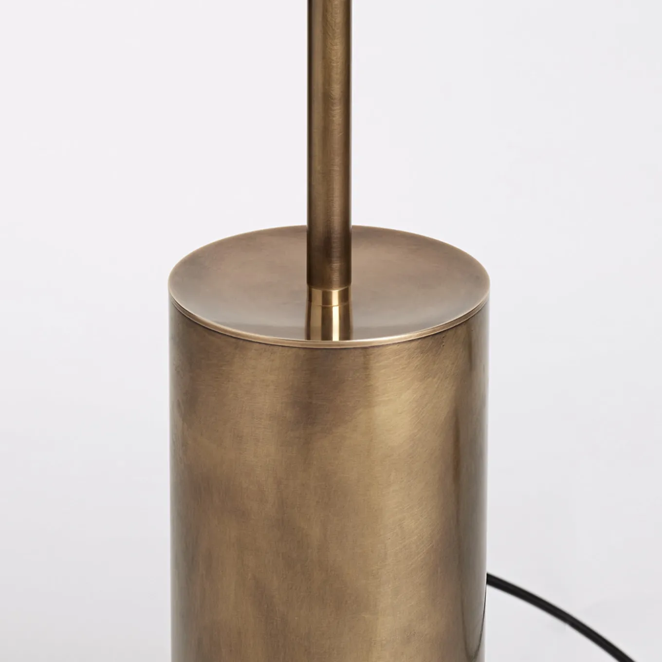 Lampada da terra Grandine a tre luci in ottone spazzolato invecchiato