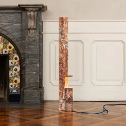 Lampada da terra in marmo Mostro Vi Rosa Peralba