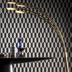 Lampada da terra Juncos con 4 rami in ottone e base in marmo bianco