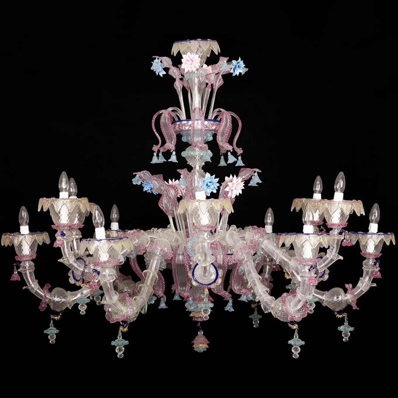 Lampadario rosa in stile Rezzonico