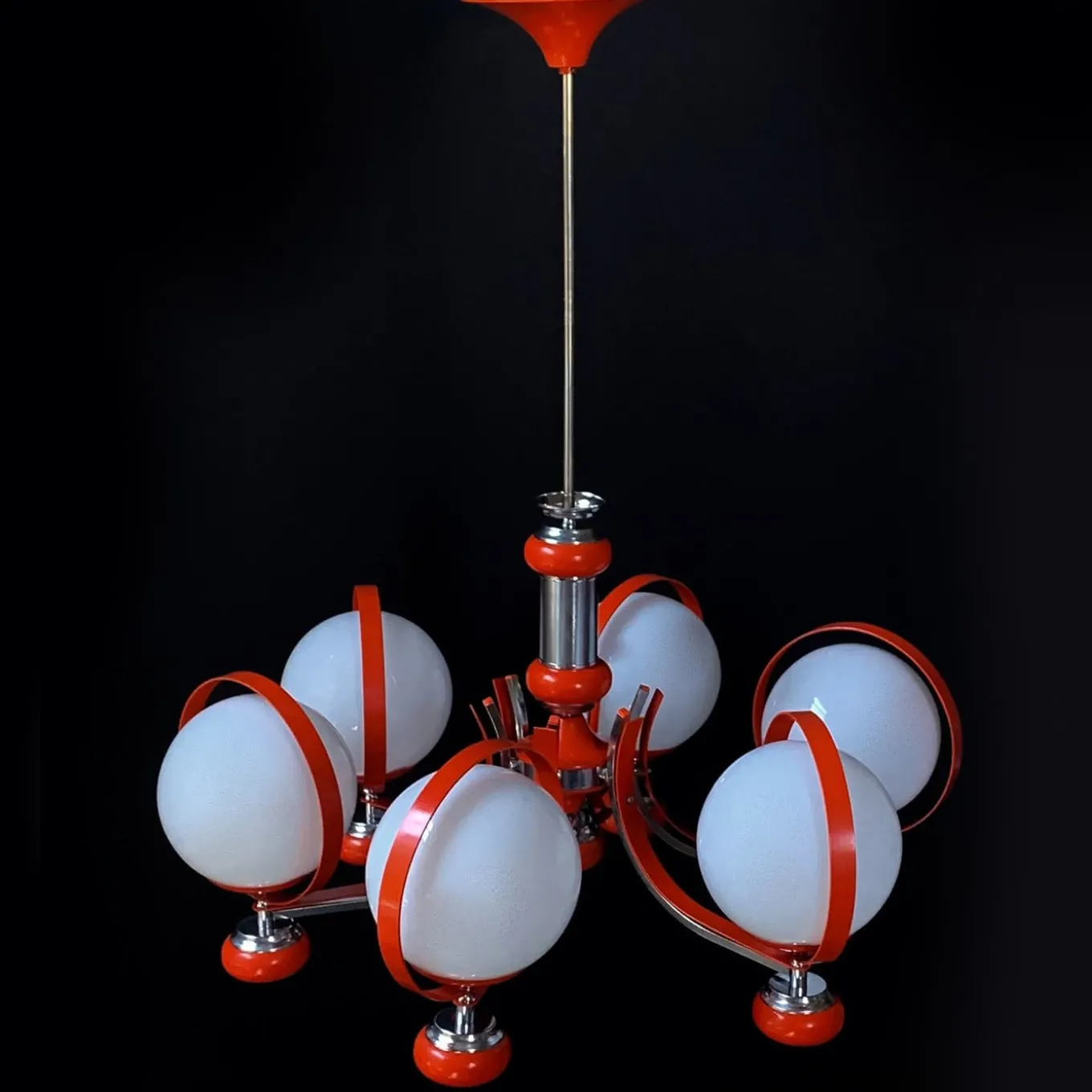 Lampadario rosso a 7 luci Stilnovo