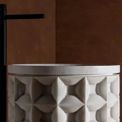 Lavabo in marmo Bianco del Re a colonna cilindrica Dawn