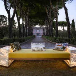 Letto da giorno squadrato retroilluminato Eternal in marmo travertino di Bebo & Angel