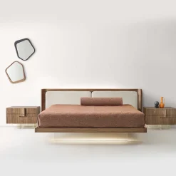 Letto Milà in Noce Canaletto con Cuscini in Bouclé Ostrica