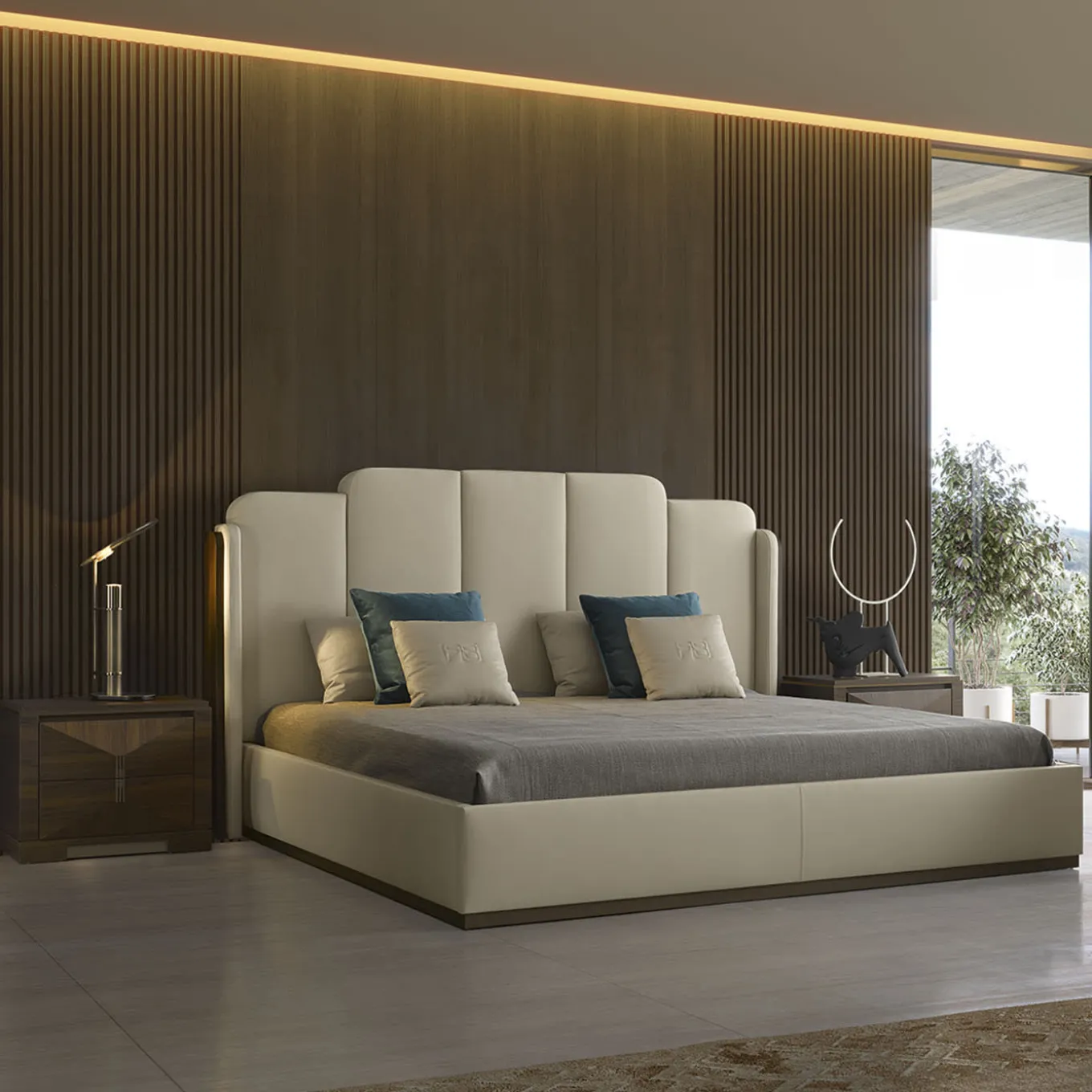 Letto Milano in ecopelle cappuccino con pannelli in noce canaletto