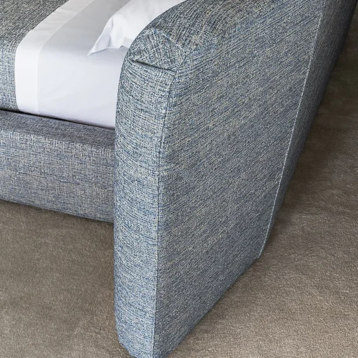 Letto Royale in tessuto blu di Castello Lagravinese