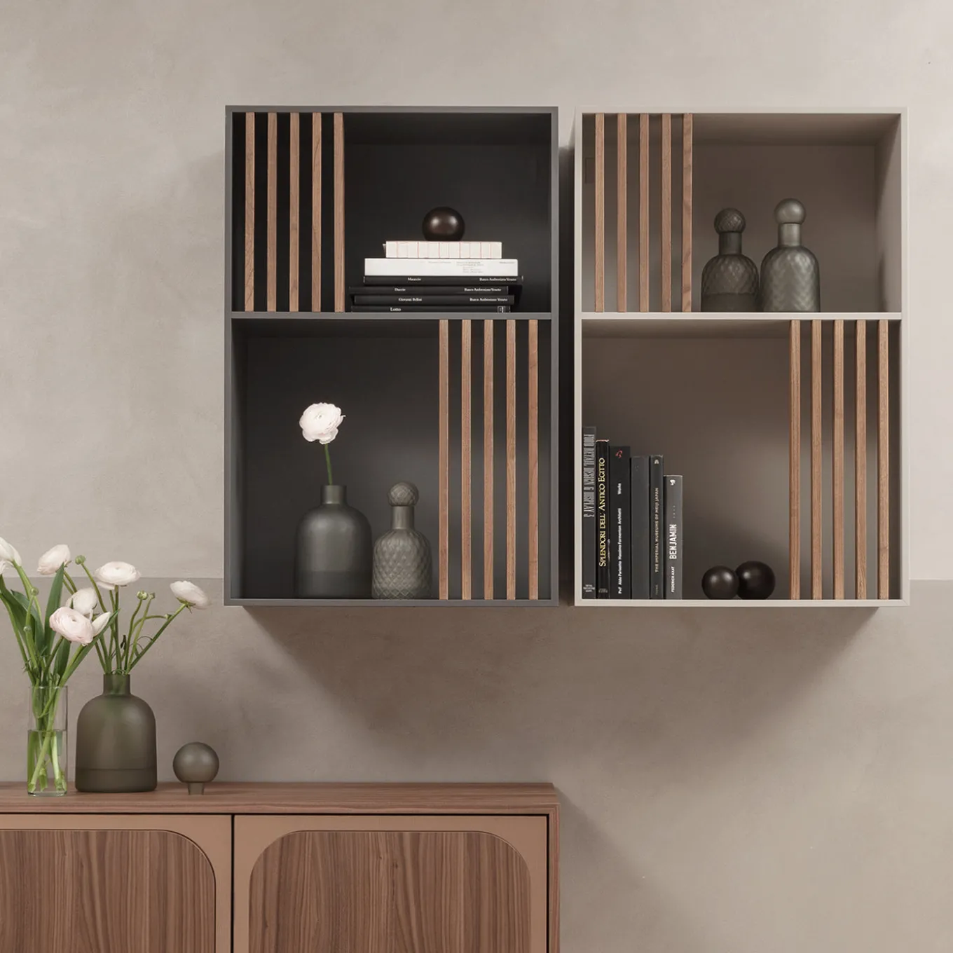 Libreria Mondrian Beige Pechino con dettagli in legno massello tinto noce