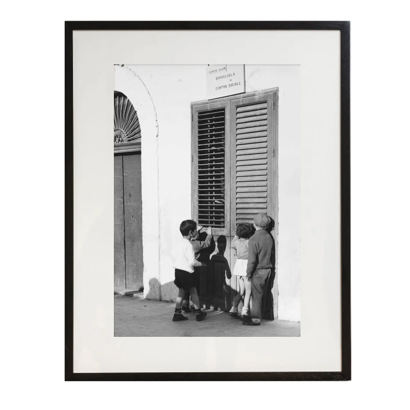 Listening In Stampa incorniciata di Three Lions