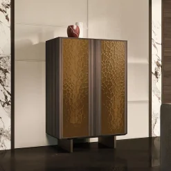 Madia Solferino in noce Canaletto burnished ante metallo liquido bronzo