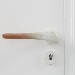 Maniglia Libeccio Canaletto in noce di Nicole Valenti