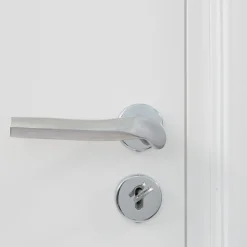 Maniglia per porta in alluminio Prisma di Nicole Valenti