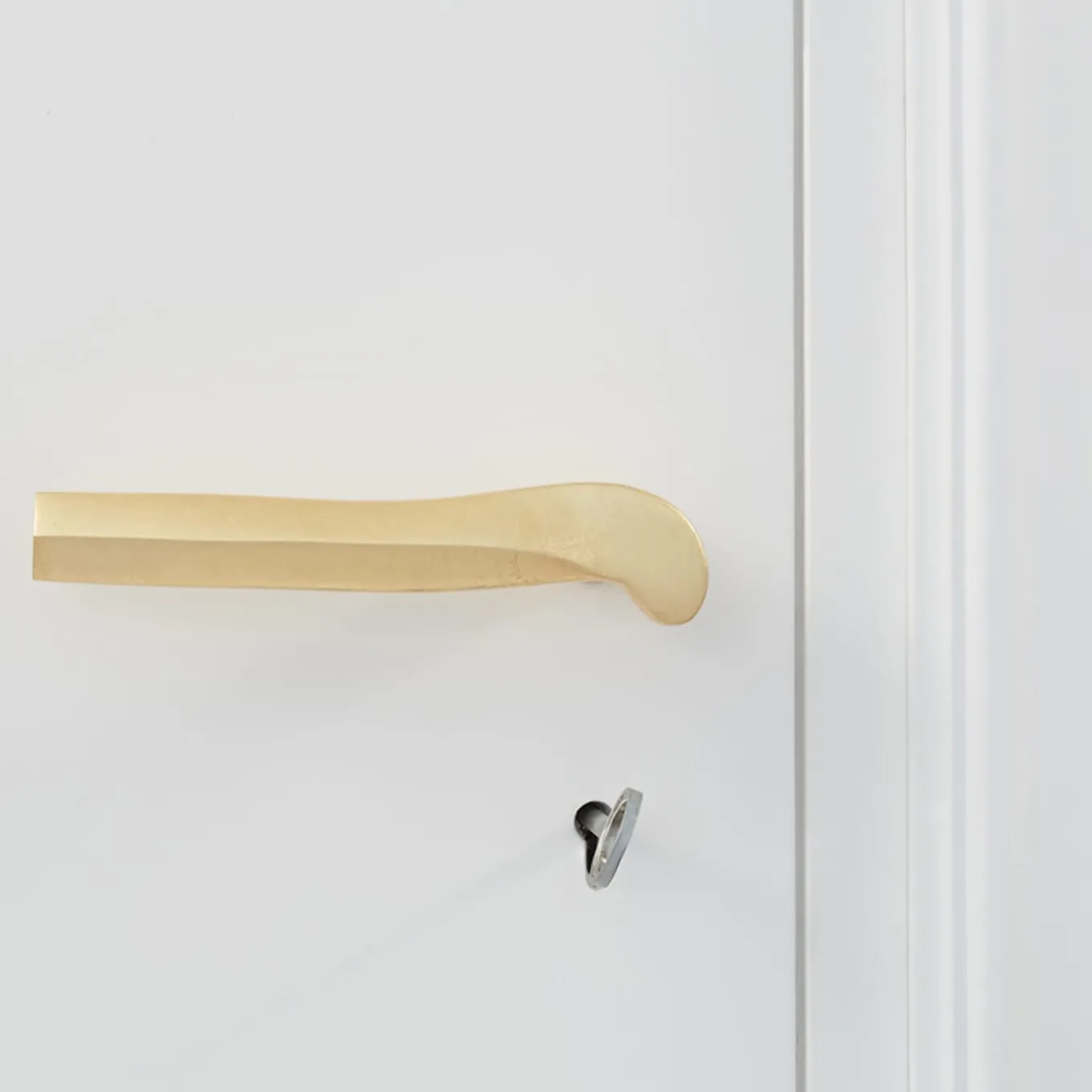 Maniglia per porta Prisma Gold di Nicole Valenti