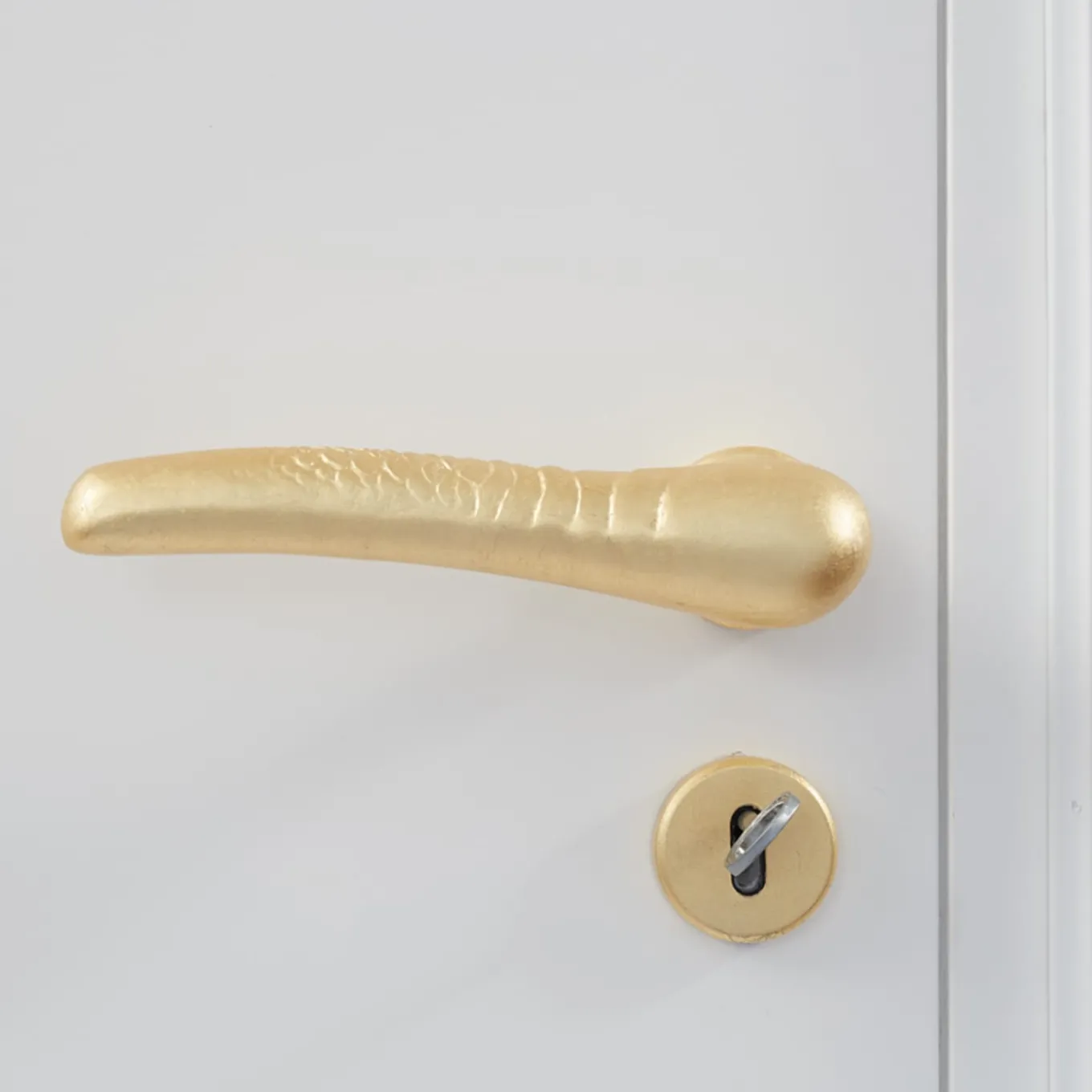 Maniglia Scaglie Gold di Nicole Valenti