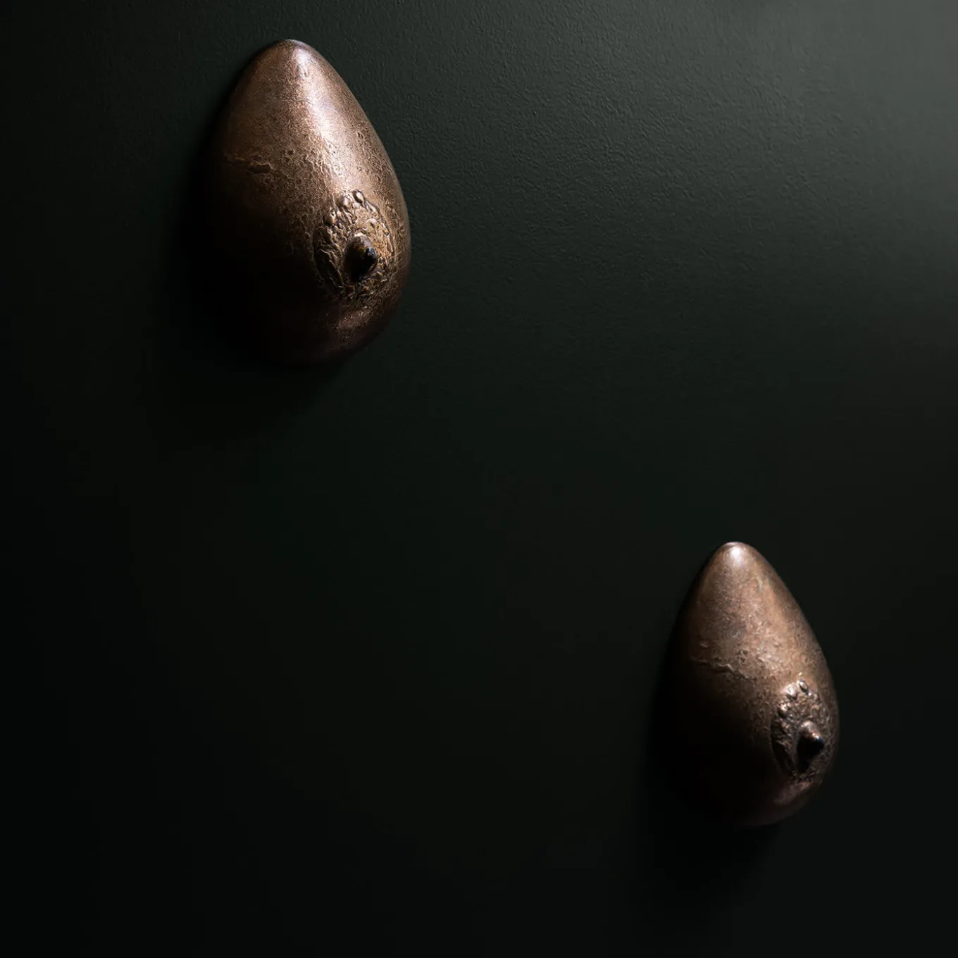 Maxi scultura d'arte in bronzo Forget Me Not