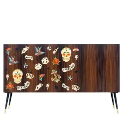 Mobile bar per tatuaggi