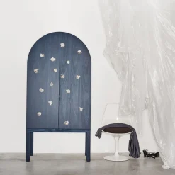 Mobile contenitore Blossom Blue con doppie ante e inserti in ceramica