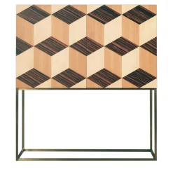 Mobile veronese con intarsi geometrici