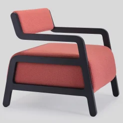 Moki Red Lounge Chair di Gianluca Villa
