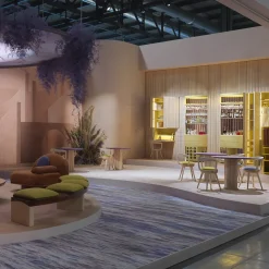 Panca curva a 4 posti Rail di Lorenza Bozzoli