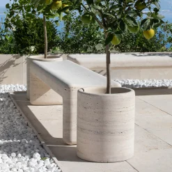 Panca esterna in pietra travertino beige Tinia