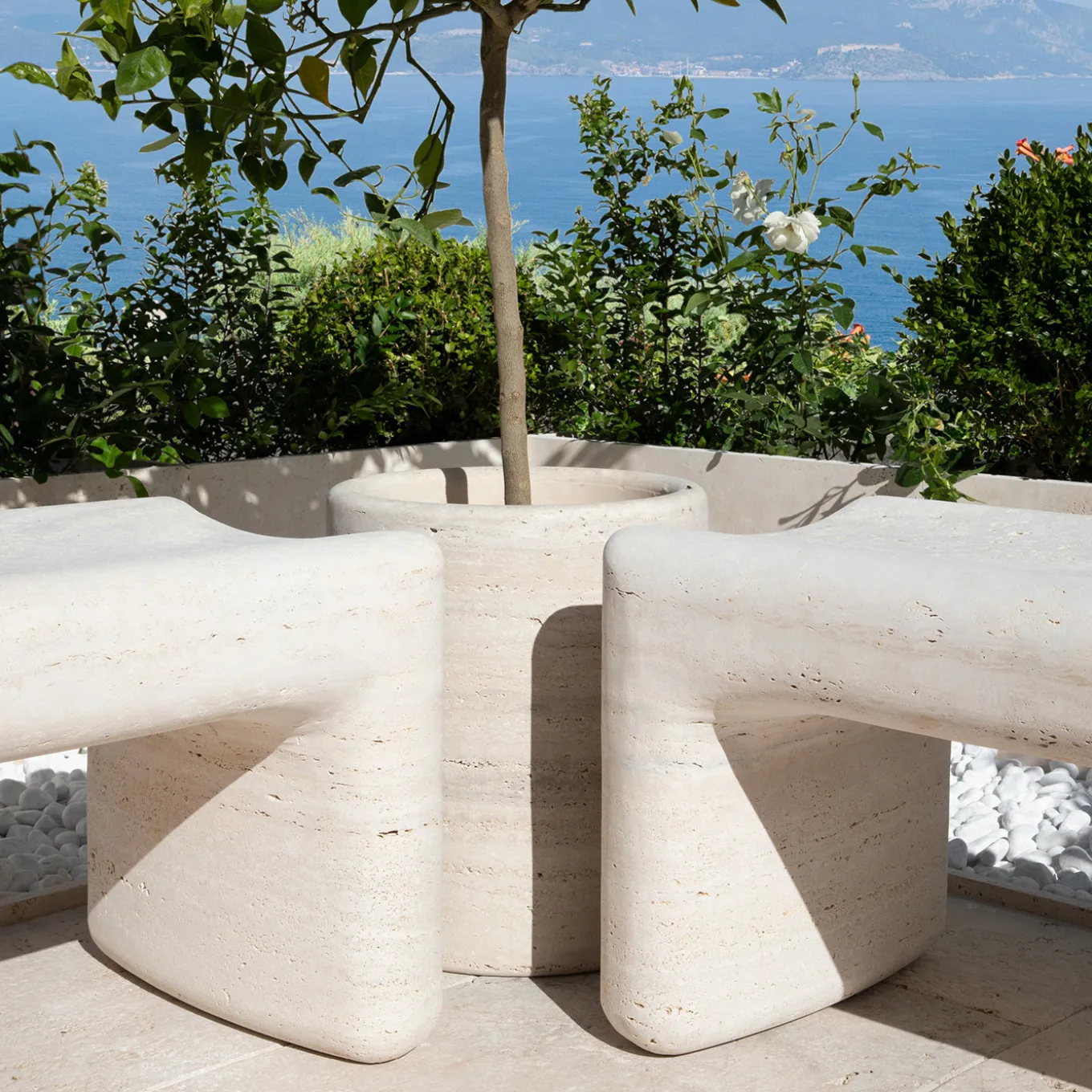 Panca esterna in pietra travertino beige Tinia