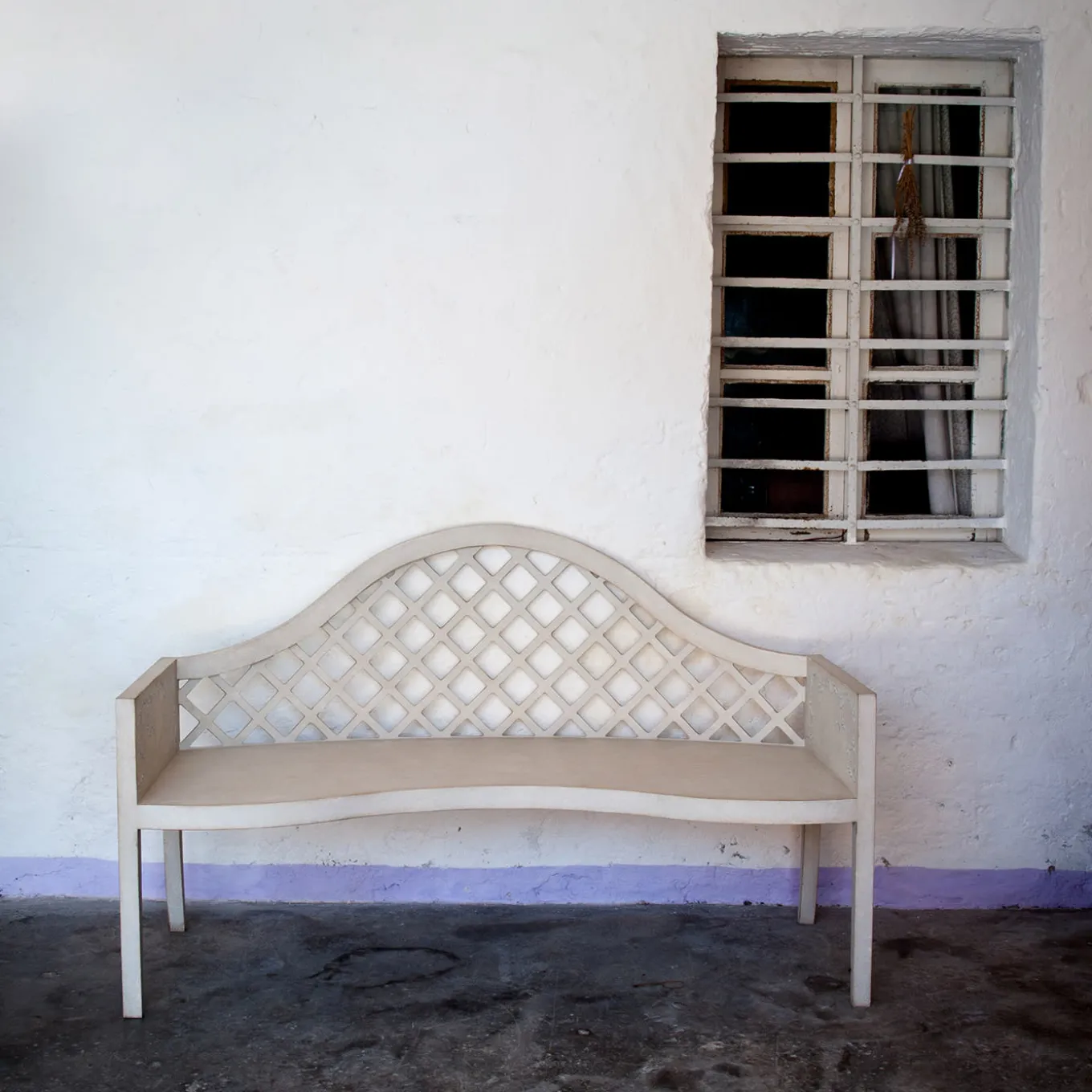 Panchina Lavaredo Settee Textural White and Tulips Decors