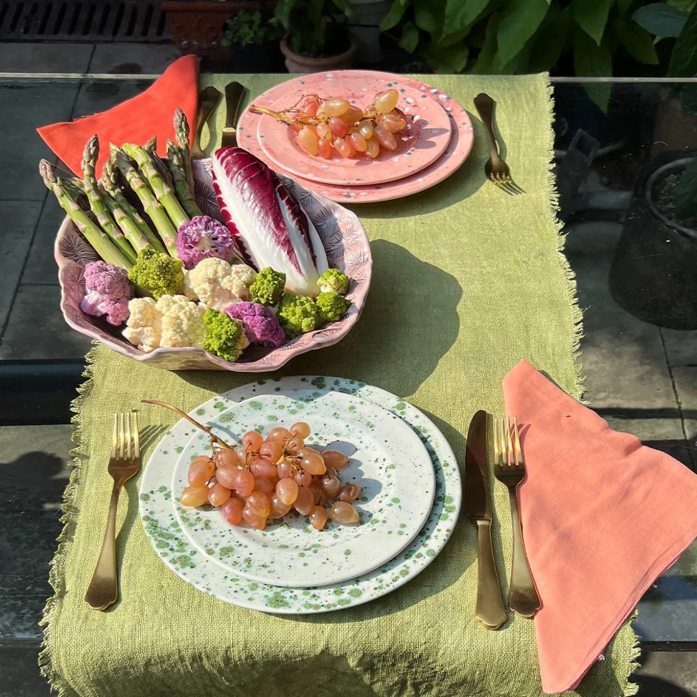 Piatto di frutta verde screziato alle erbe