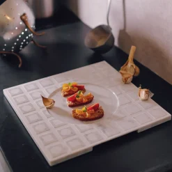 Piatto Q in marmo bianco di Carrara Roma