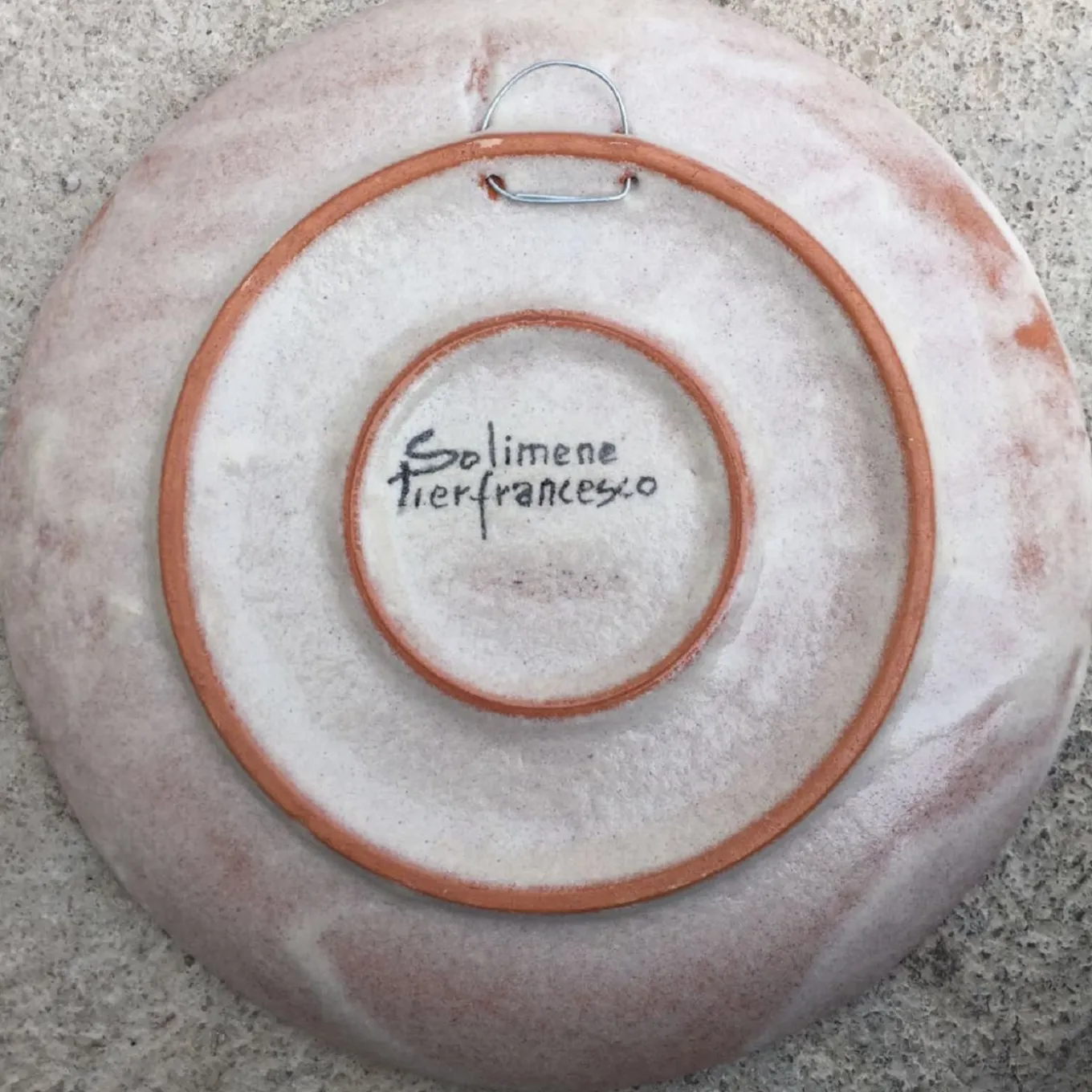 Piatto Segni bianco e giallo