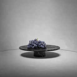 Pietra L15 Alzata per torte in marquina nera di Piero Lissoni