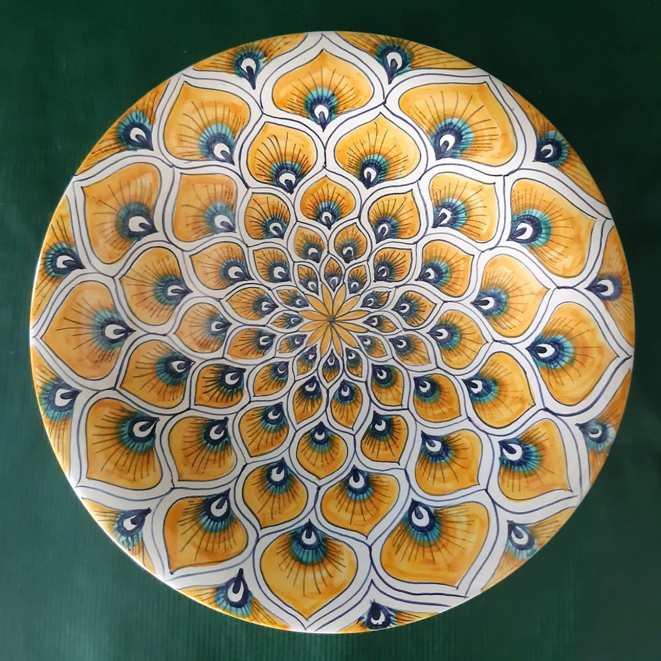 Piuma di pavone gialla ⌀ Piatto decorativo da 20 cm