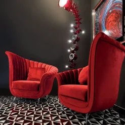 Poltrona a conchiglia in velluto rosso