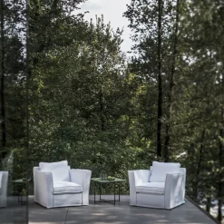 Poltrona Cayo Largo da esterno in tessuto bianco con cuscini