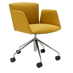 Poltrona girevole Vela Mustard di Lievore Altherr Molina