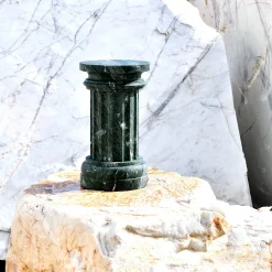 POR TAN TE Vaso a colonna in marmo verde guatemalteco satinato