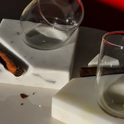 Porta bicchiere e sigaro Siesta in marmo di Carrara