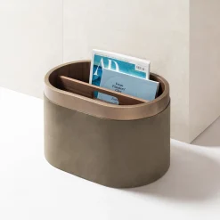 Portariviste Dama in legno di noce e pelle Smoke