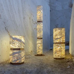 Portavaso retroilluminato Eternal piccolo segmentato in marmo travertino di Bebo & Angel