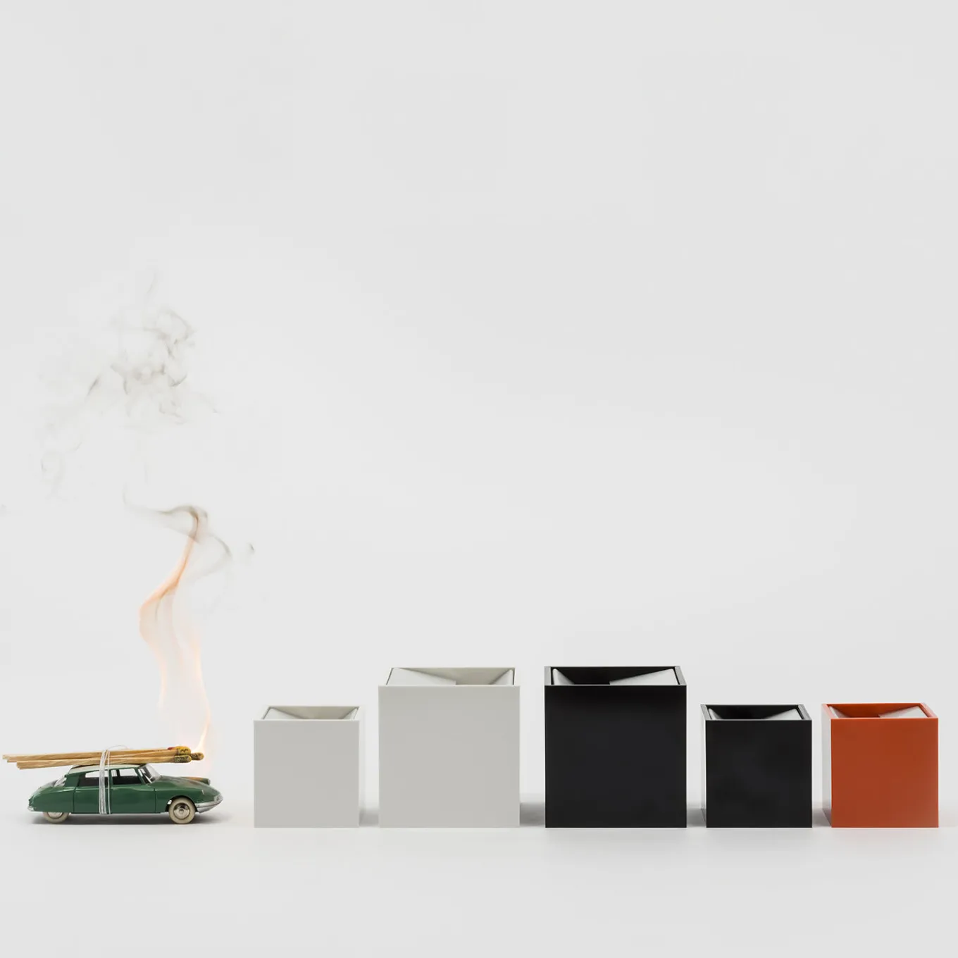 Posacenere Cubo grande bianco di Bruno Munari